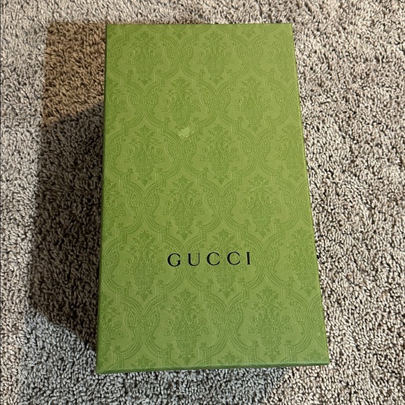 Gucci Green Patterned Shoe Box with Beige Dust Bags (Empty) - Picture 6 of 8